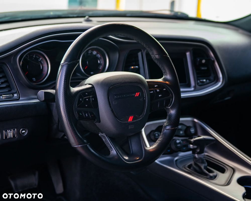 Dodge Challenger 5.7 R/T - 8