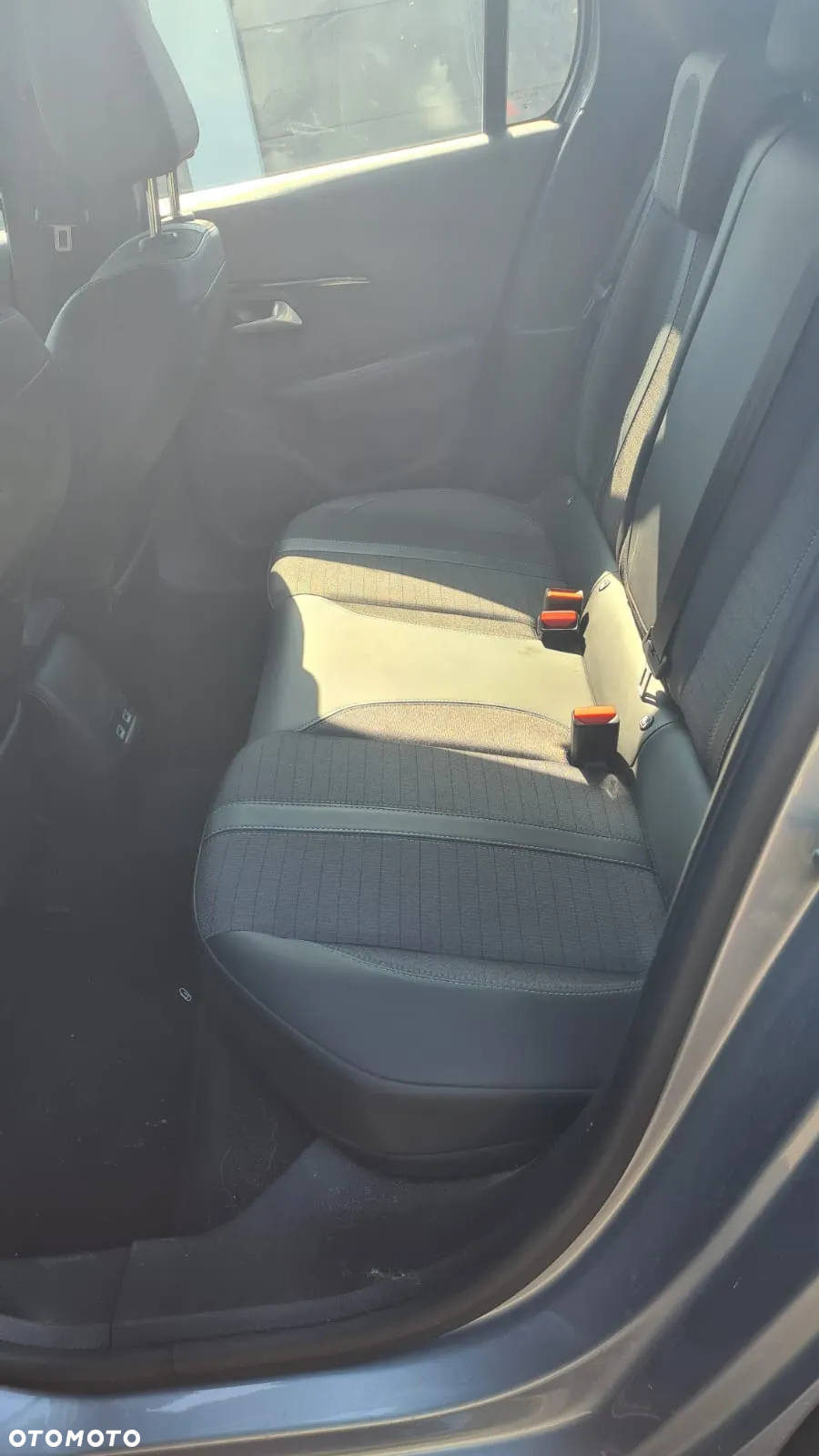 Peugeot 208 e-208 Allure - 9