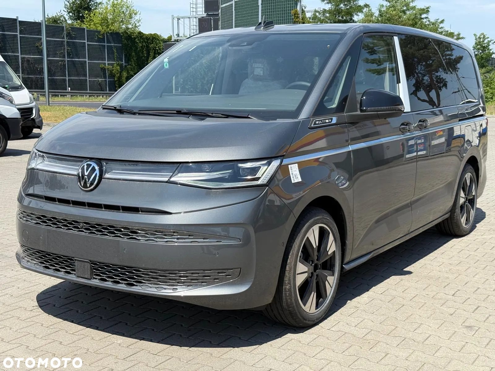 Volkswagen Multivan 2.0 TDI L2 Style DSG - 2