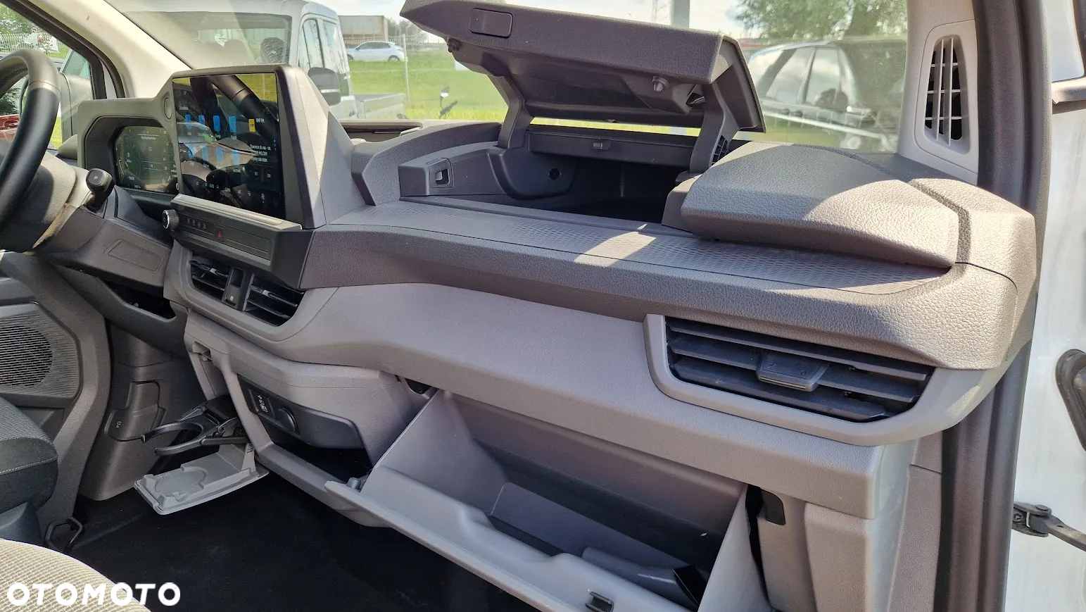 Volkswagen T7 Transporter - 15