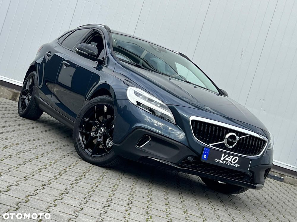 Volvo V40 Cross Country - 11