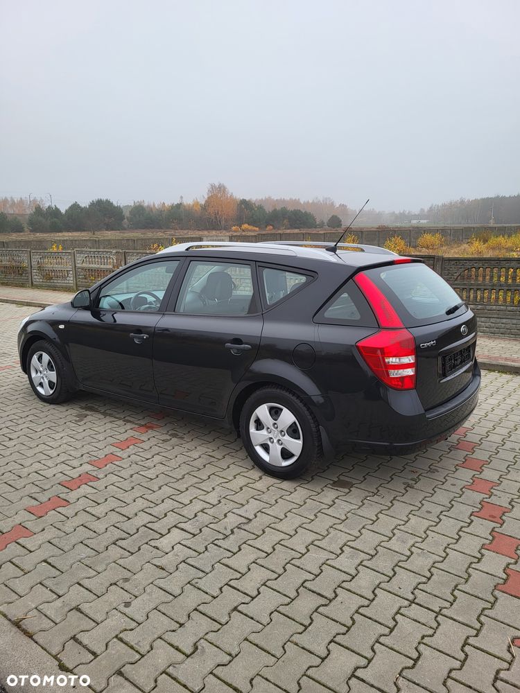 Kia Ceed - 12
