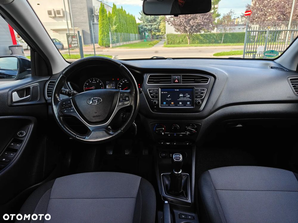 Hyundai i20 blue 1.2 Pure - 24