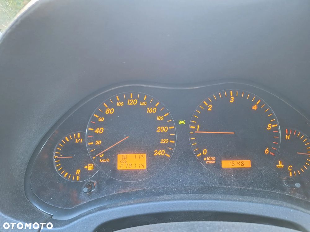 Toyota Avensis - 8