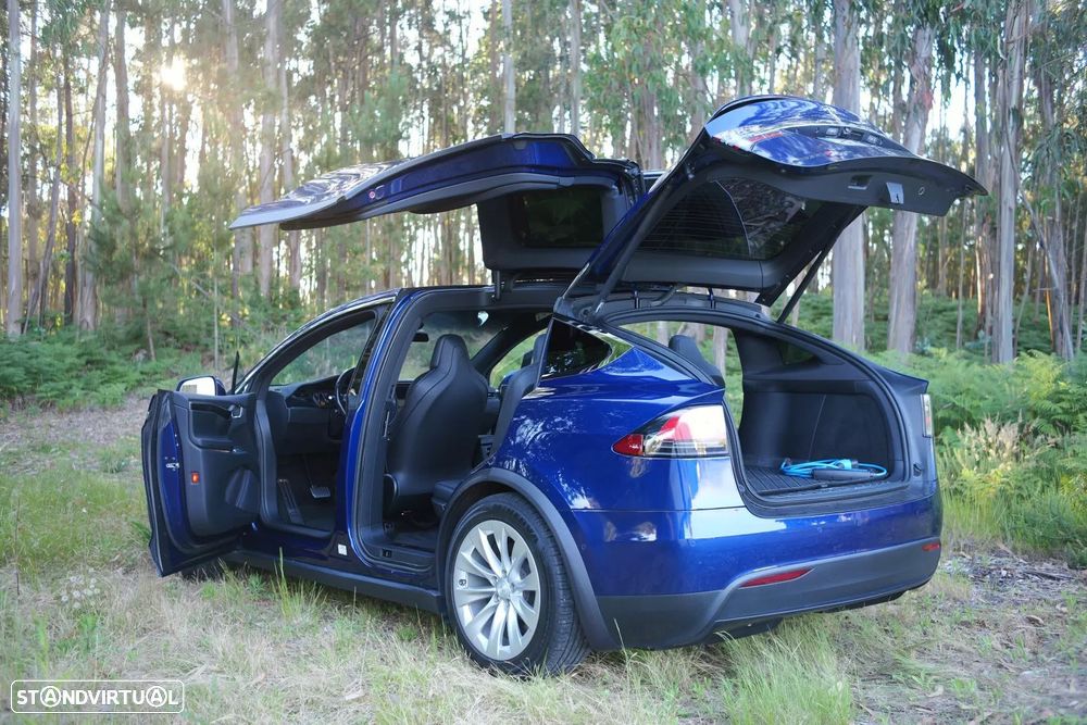 Tesla Model X 75D - 11