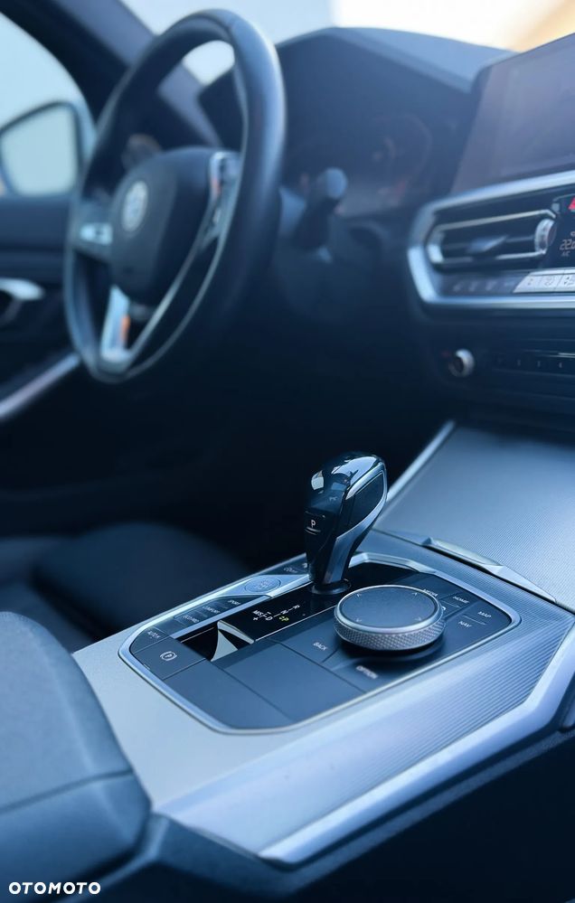 BMW Seria 3 330i xDrive M Sport - 13
