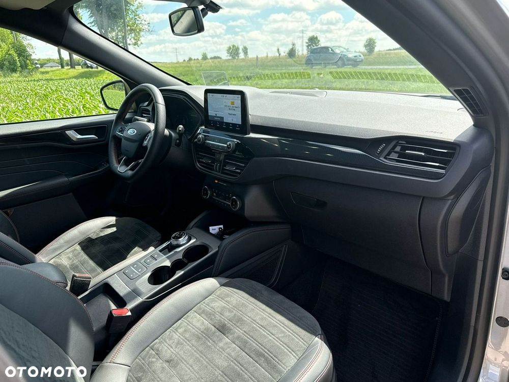 Ford Kuga 2.5 FHEV AWD ST-Line X eCVT - 23