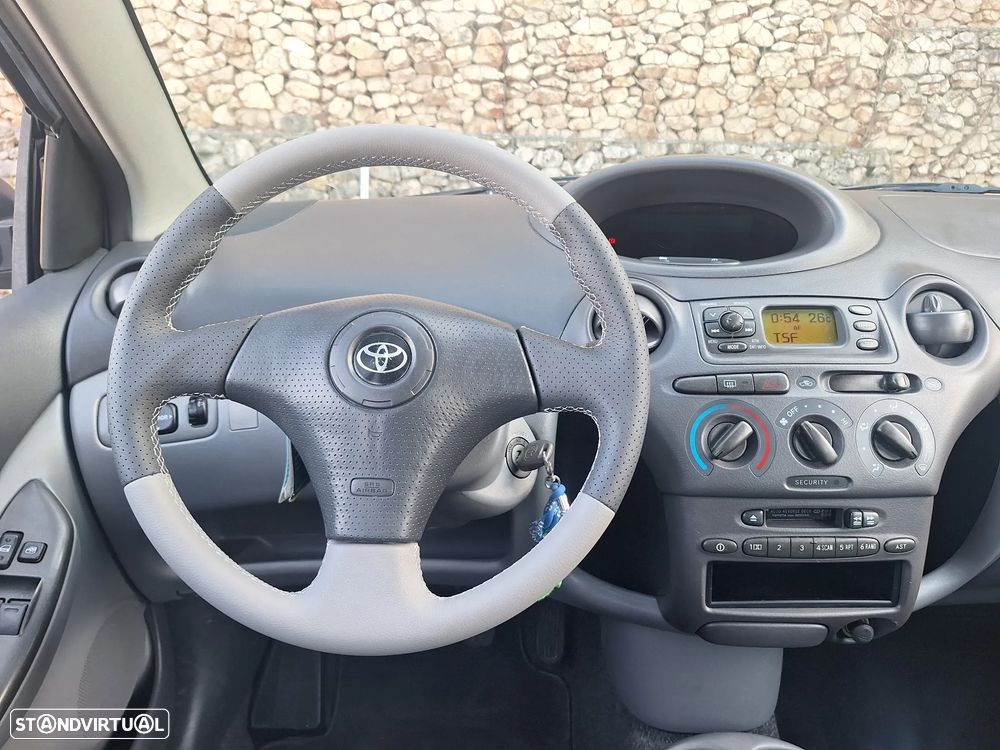 Toyota Yaris 1.0 Luna - 9