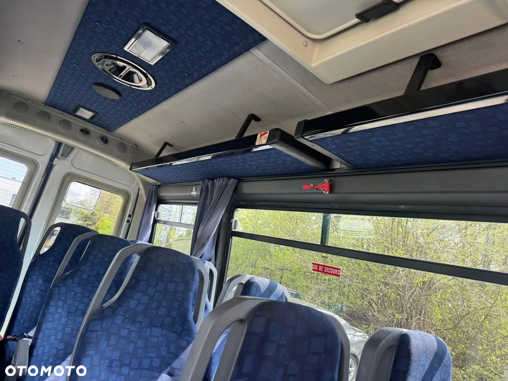 Irisbus Iveco Daily Klima Tylko 157 tyś km z Wojska Francuskiego 17 Osobowy - 19