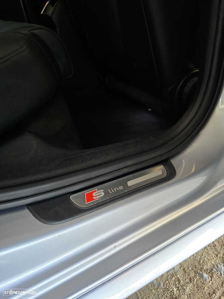 Audi A4 2.0 TDI multitronic S-line - 27