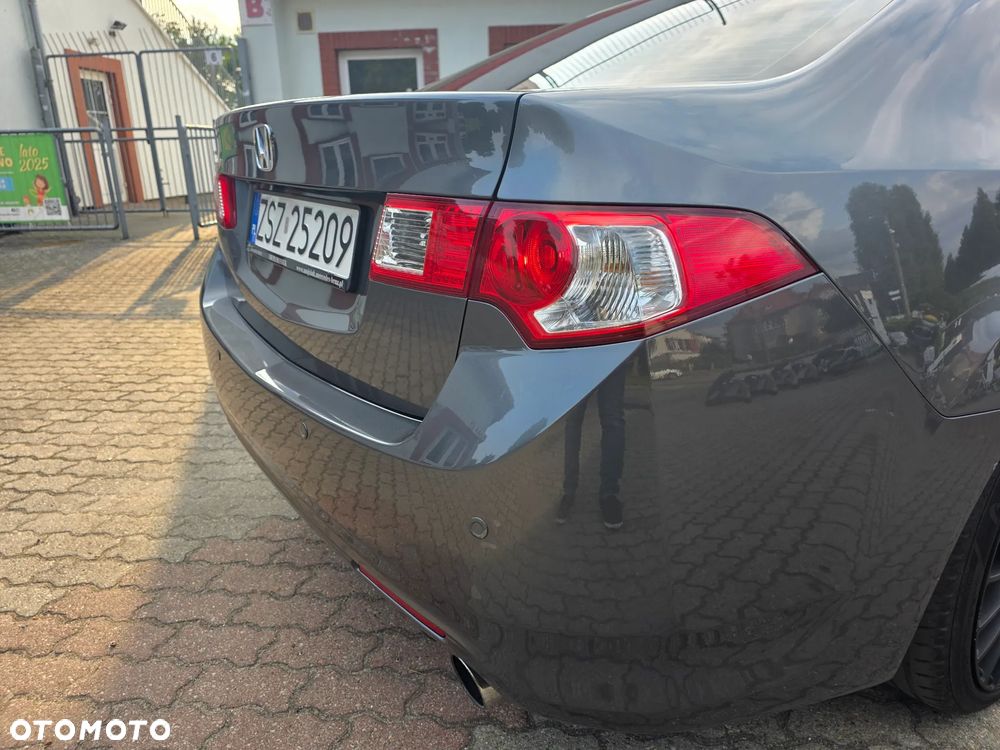 Honda Accord 2.0 Executive Nav - 21