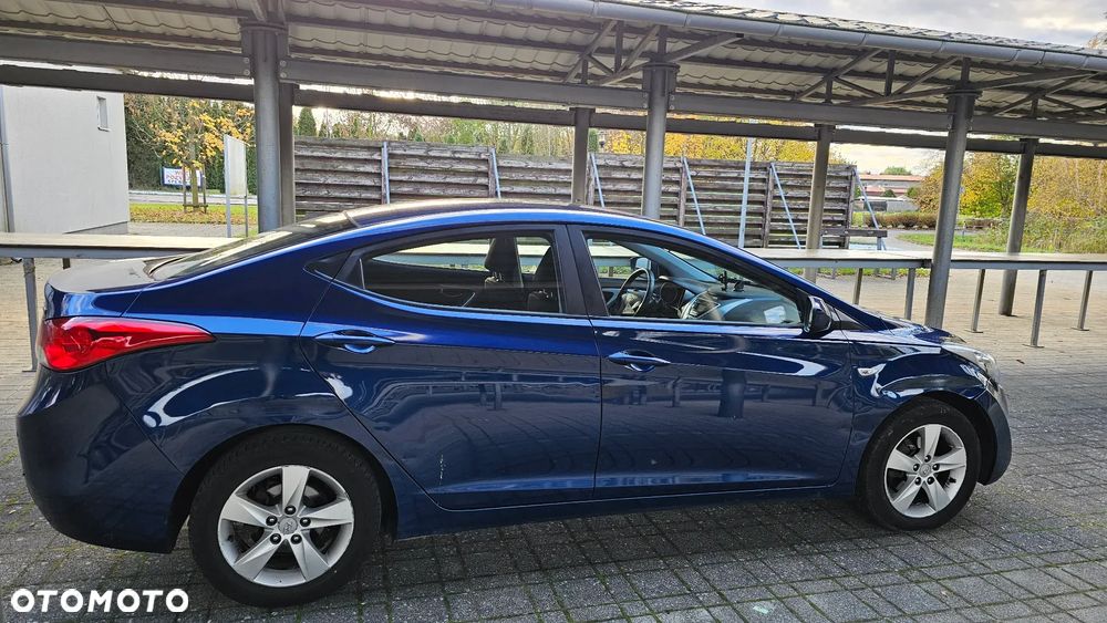 Hyundai Elantra - 23