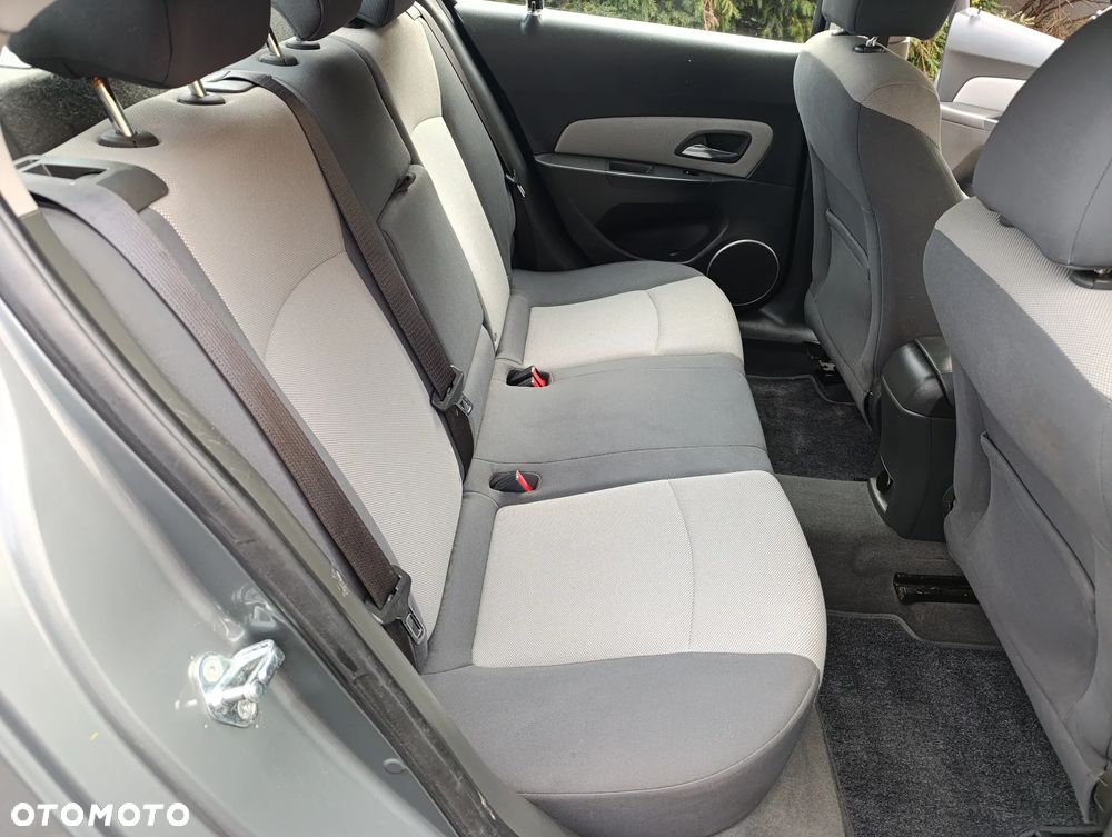 Chevrolet Cruze 1.6 LS - 24