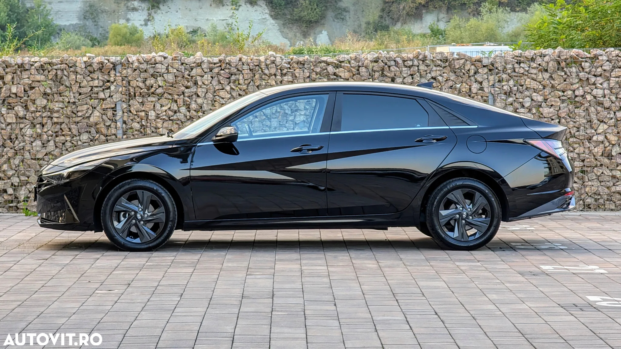 Hyundai Elantra - 9