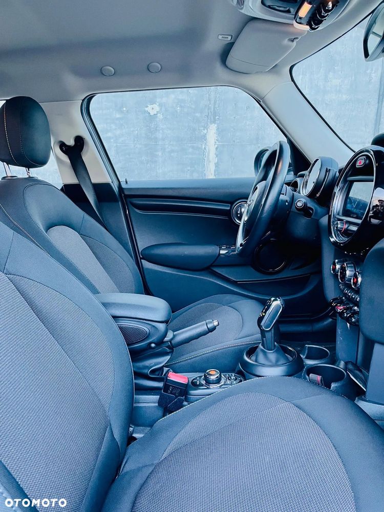 MINI Cooper Standard - 16