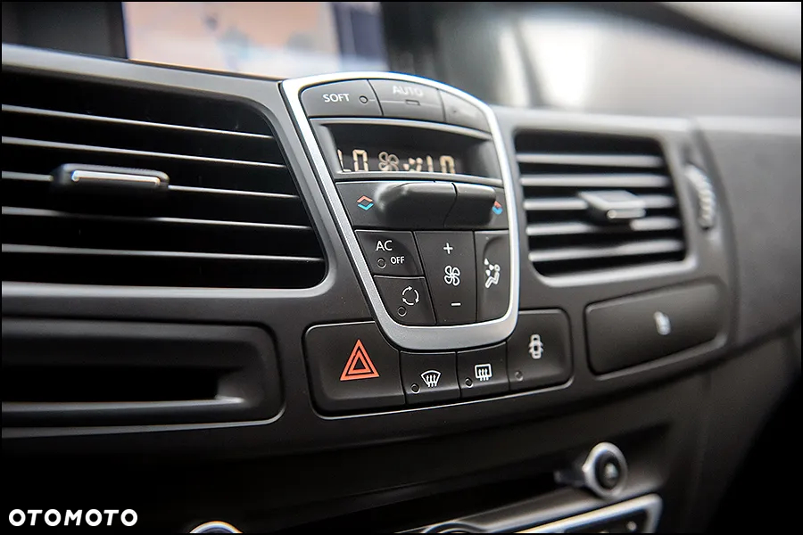 Renault Laguna dCi 150 FAP Start-Stop GT - 23