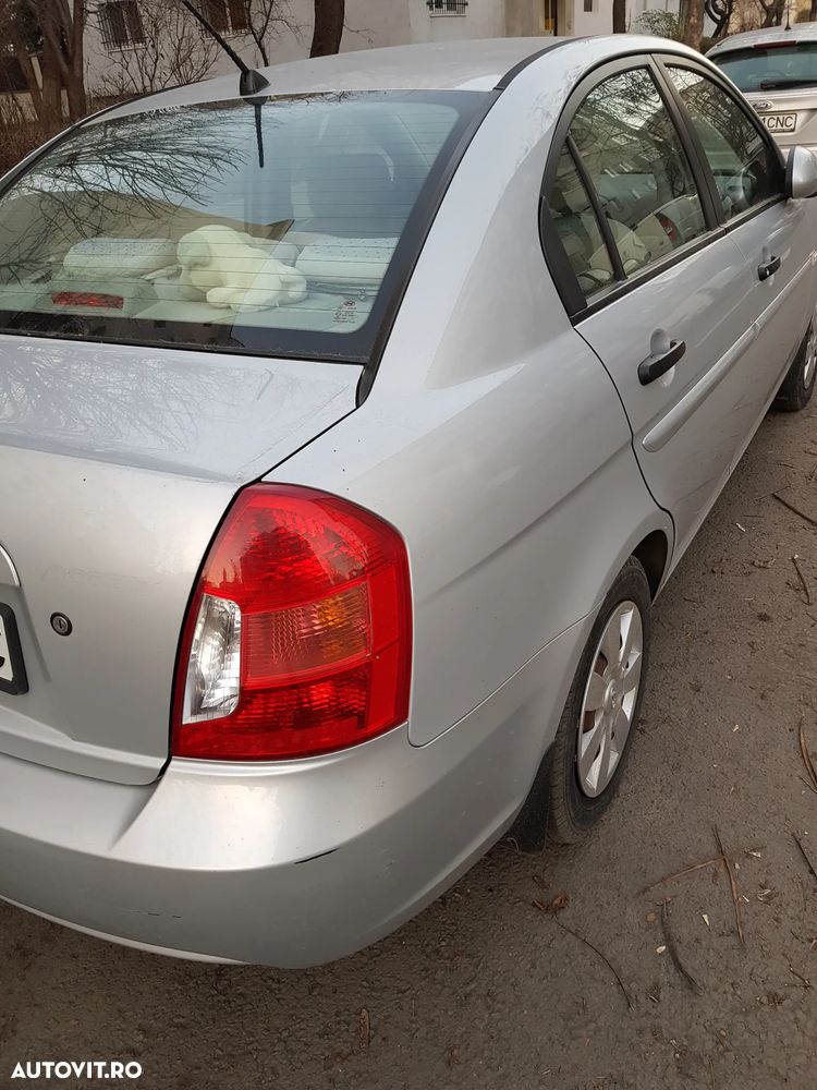 Hyundai Accent MC 14 DOHC 4DR GL CLASSIC - 2