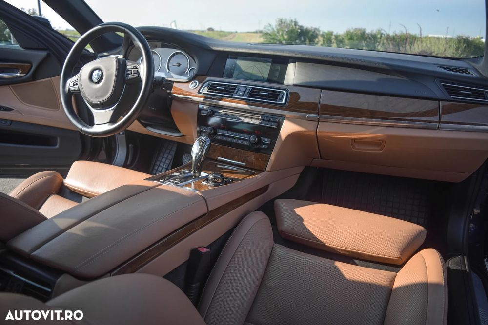 BMW Seria 7 750i Aut. - 16