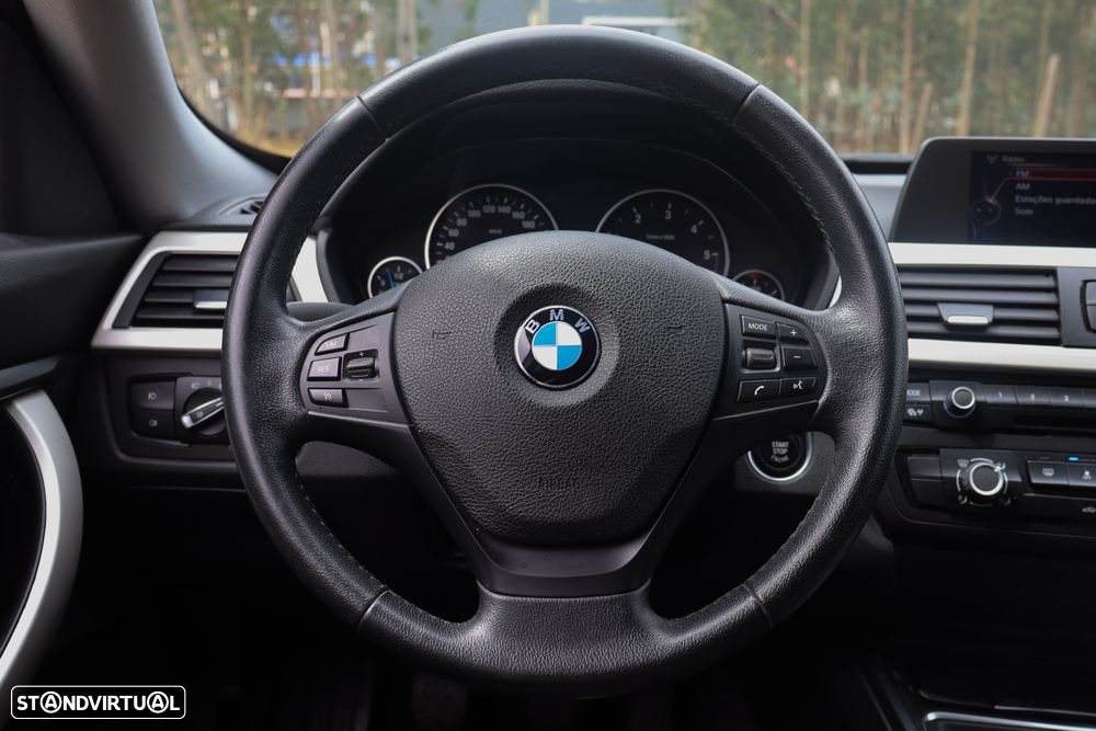 BMW 320 d xDrive Sport Line — fotografia 23