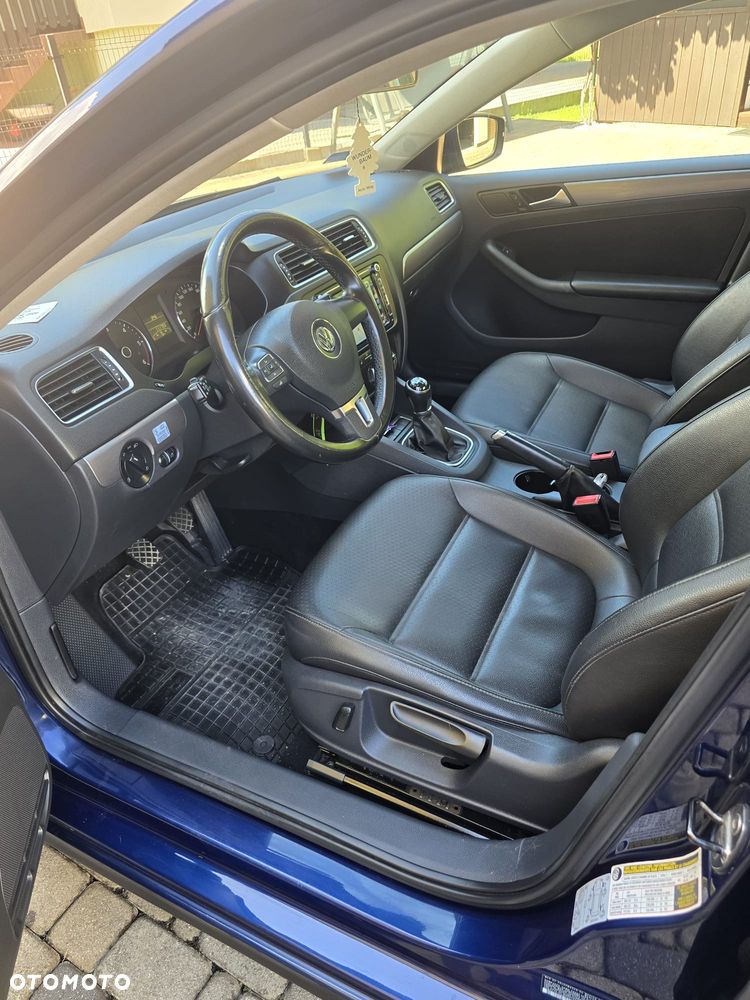 Volkswagen Jetta 2.0 TDI Comfortline - 8
