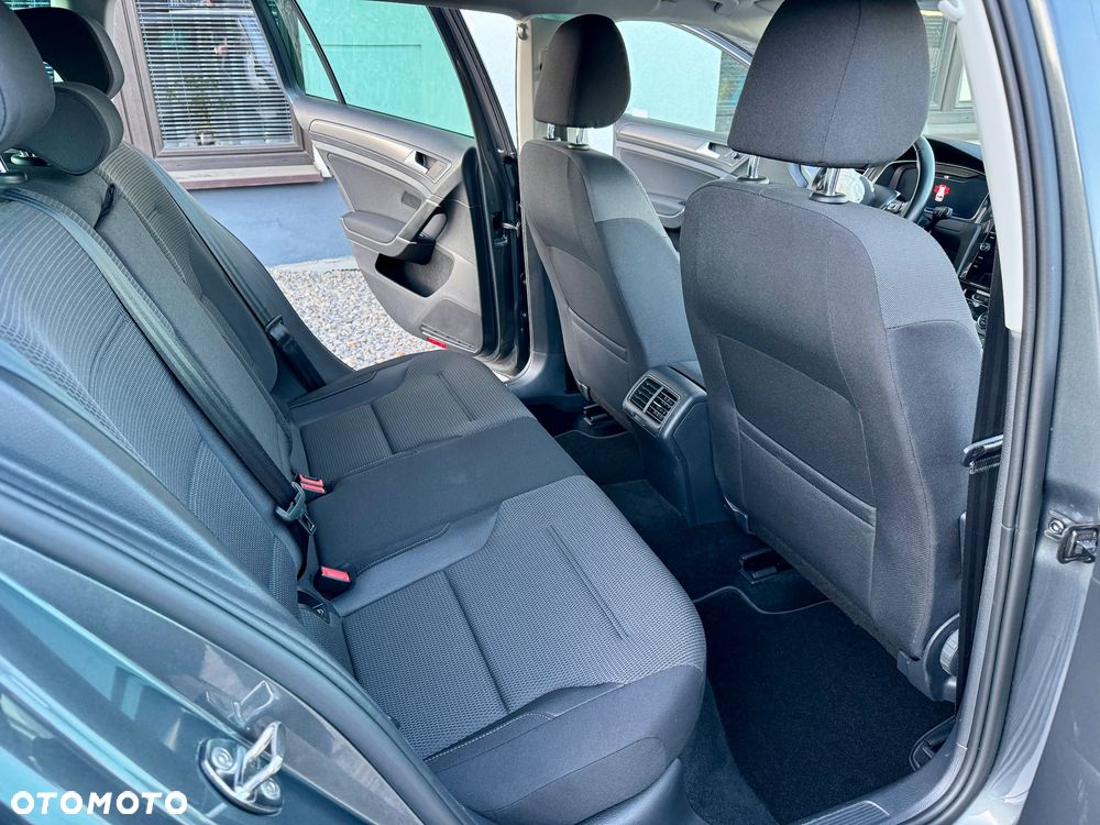 Volkswagen Golf - 23