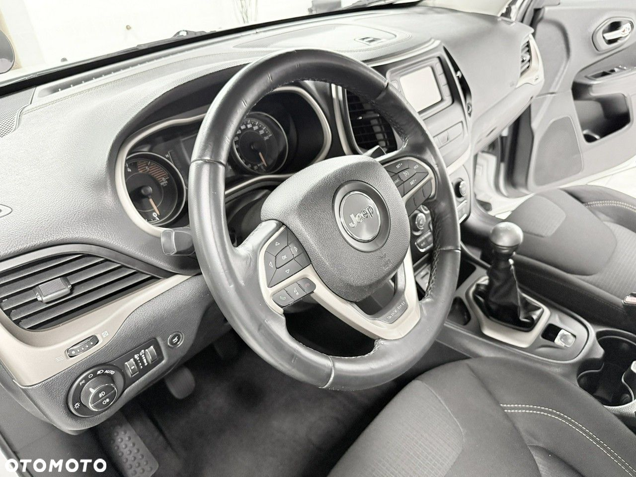 Jeep Cherokee 2.0 MJD 4x2 Longitude EU6 - 28
