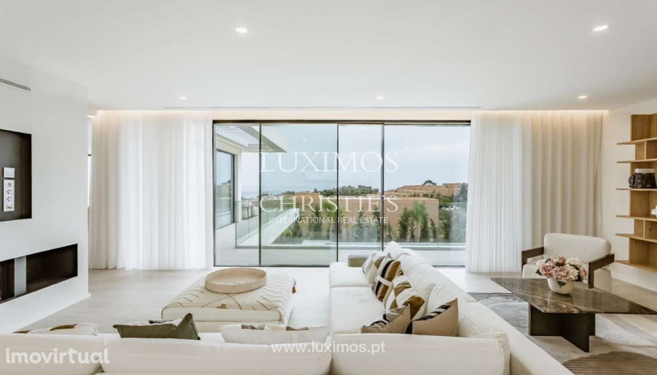 Moradia moderna V4 vista mar, localizada no Golf Resort Palmares, Alga - Grande imagem: 5/34