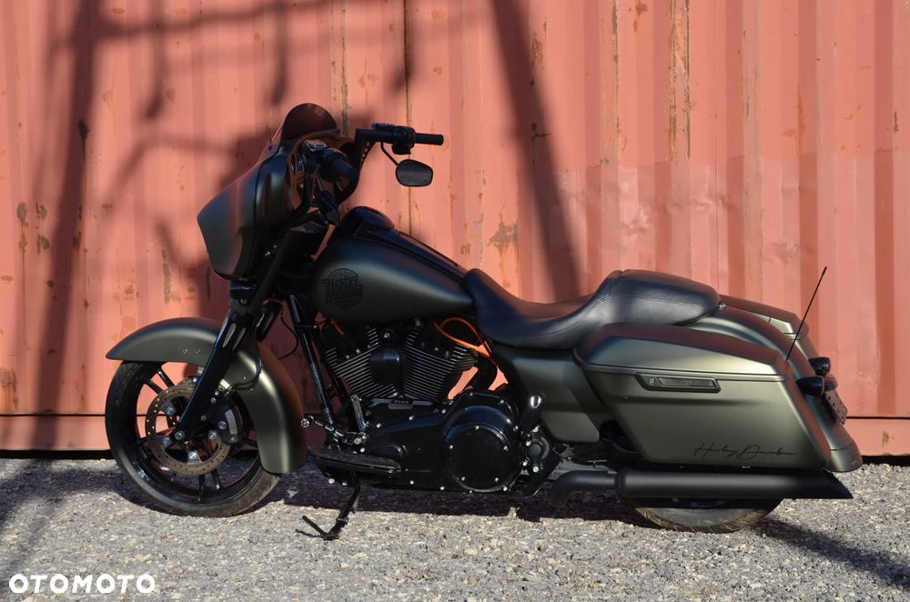 Harley-Davidson Touring Street Glide - 32