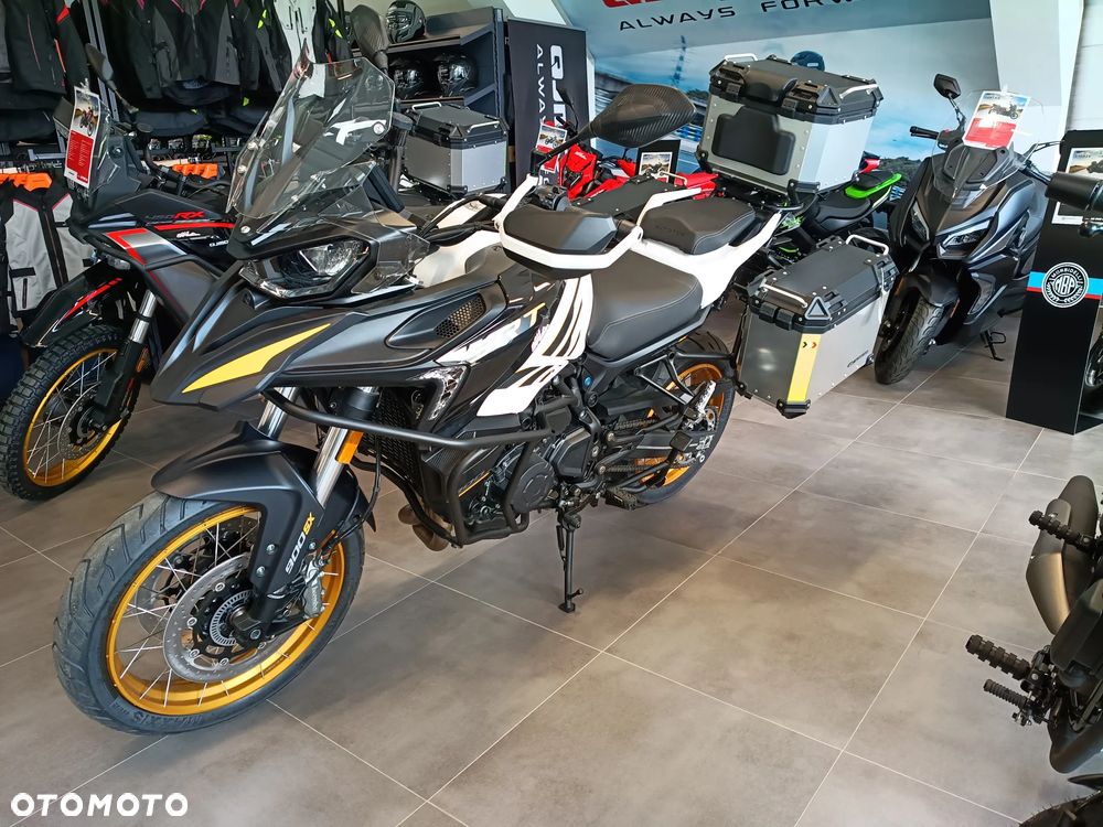 QJMOTOR SRT900SX - 3