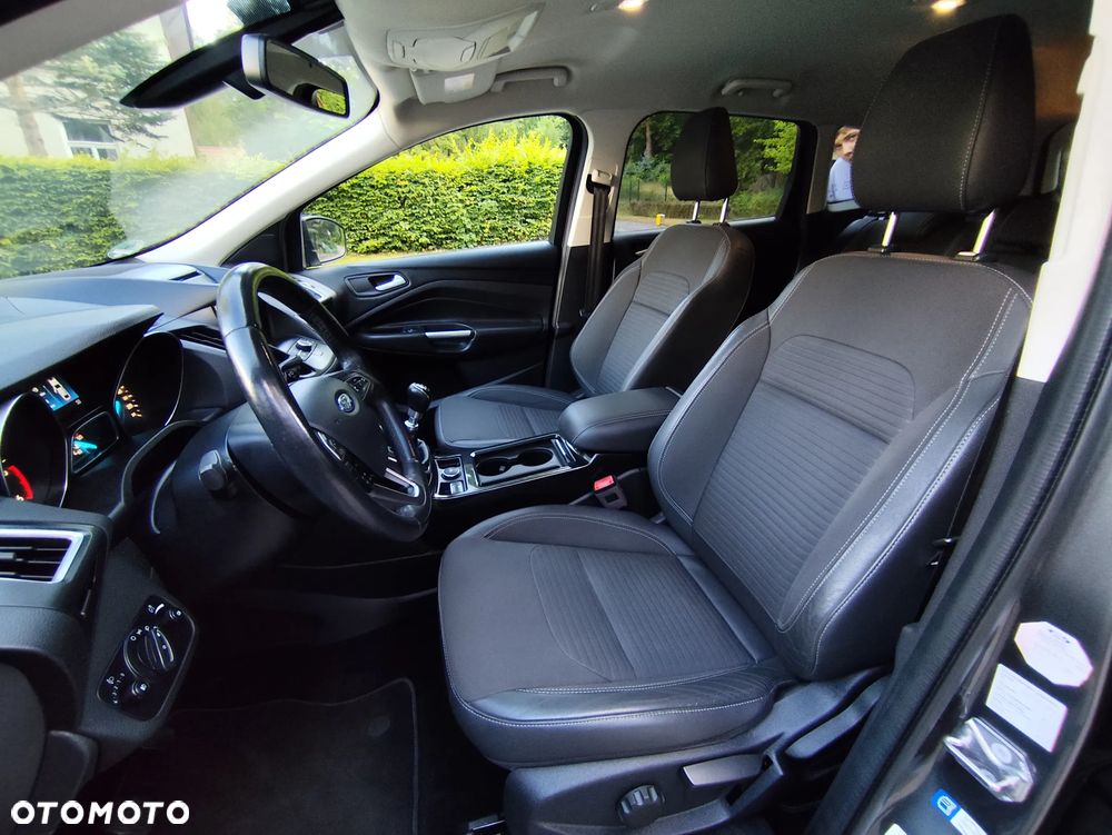 Ford Kuga 2.0 TDCi 4x4 Titanium - 34