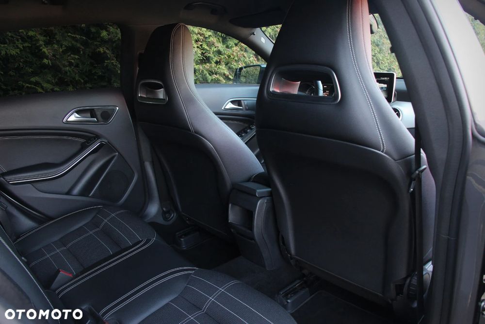 Mercedes-Benz CLA 180 Urban - 20