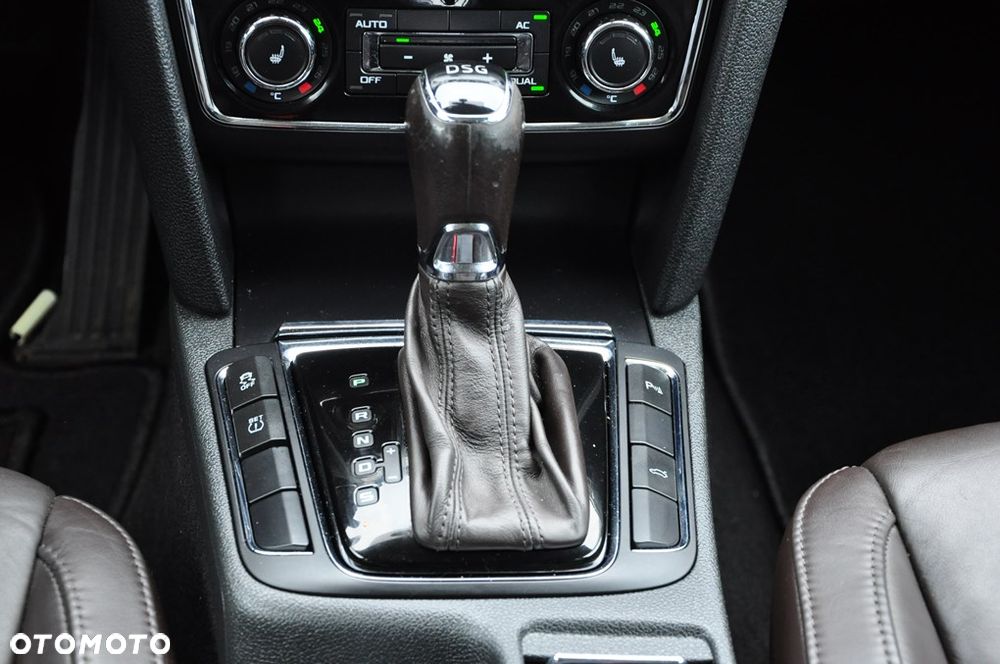 Skoda Superb 2.0 TDI L&K DSG - 34