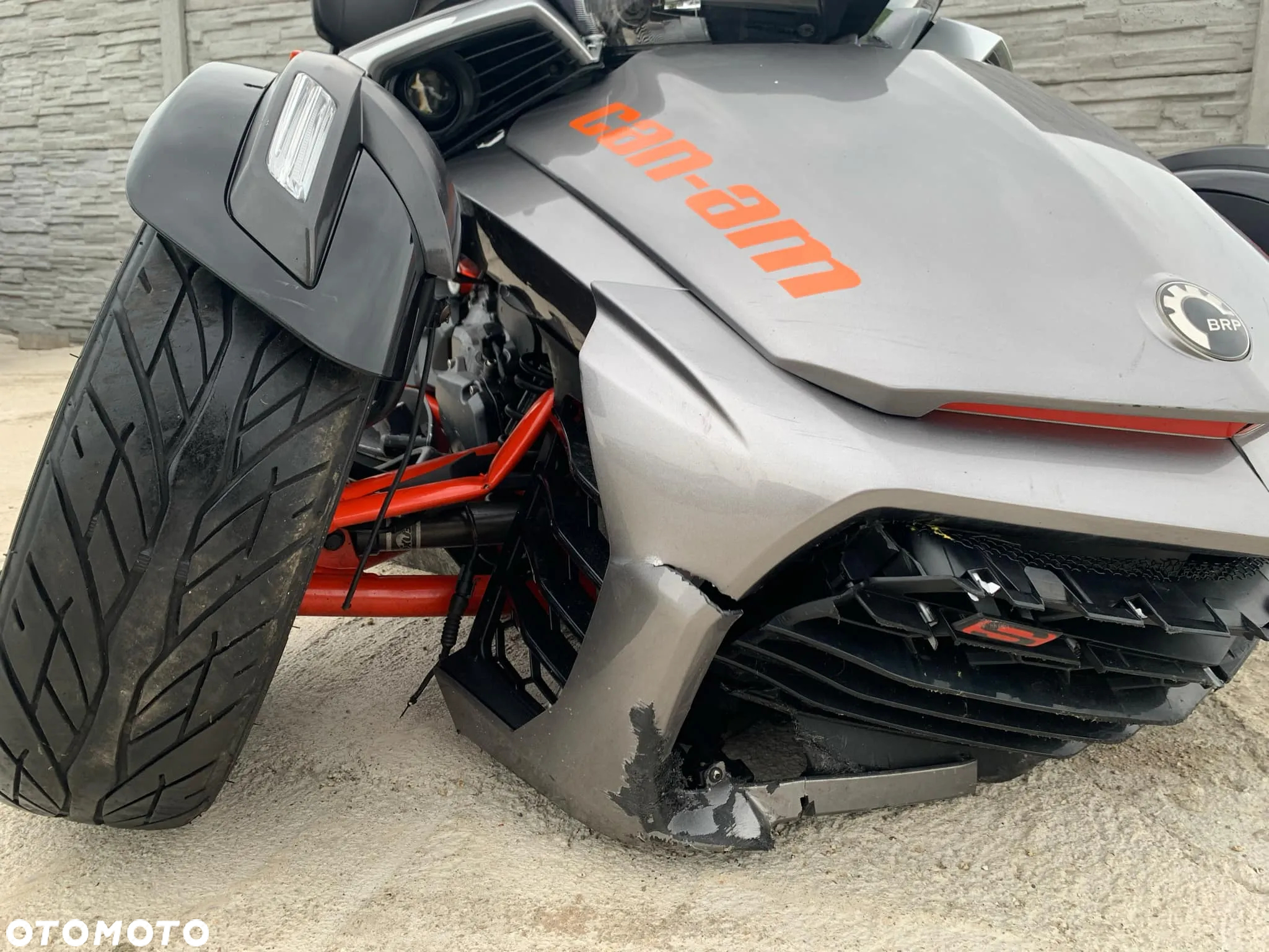 Can-Am Spyder - 22