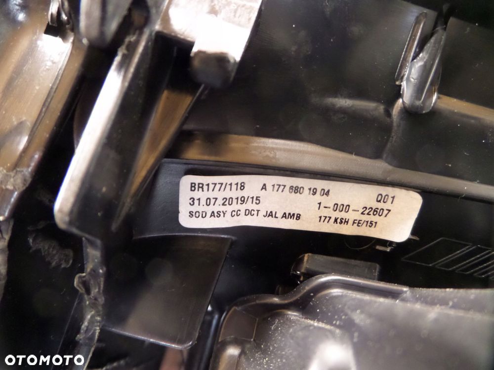 tunel środkowy panel dekor mercedes a-klasa a35 amg w177 - 12