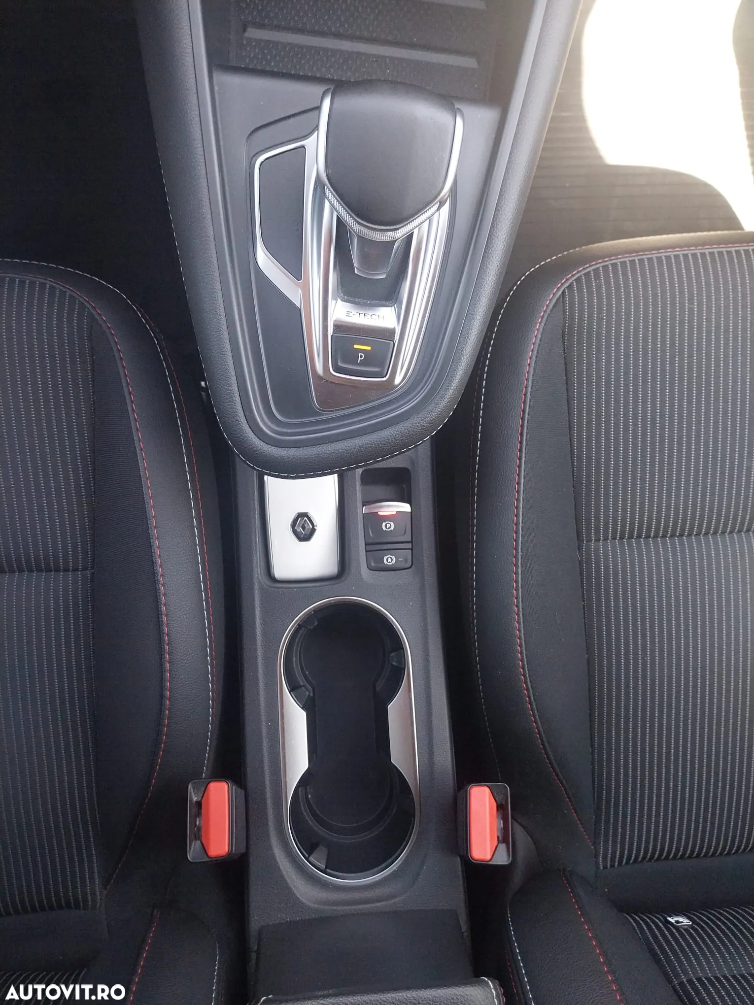 Renault Captur E-TECH PLUG-in 160 R.S. LINE - 11