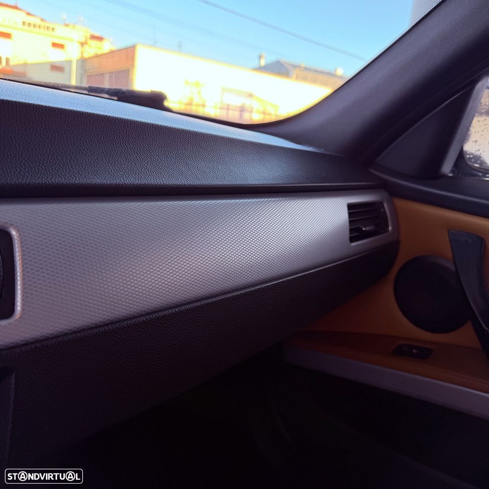 BMW 320 d Pack M - 35