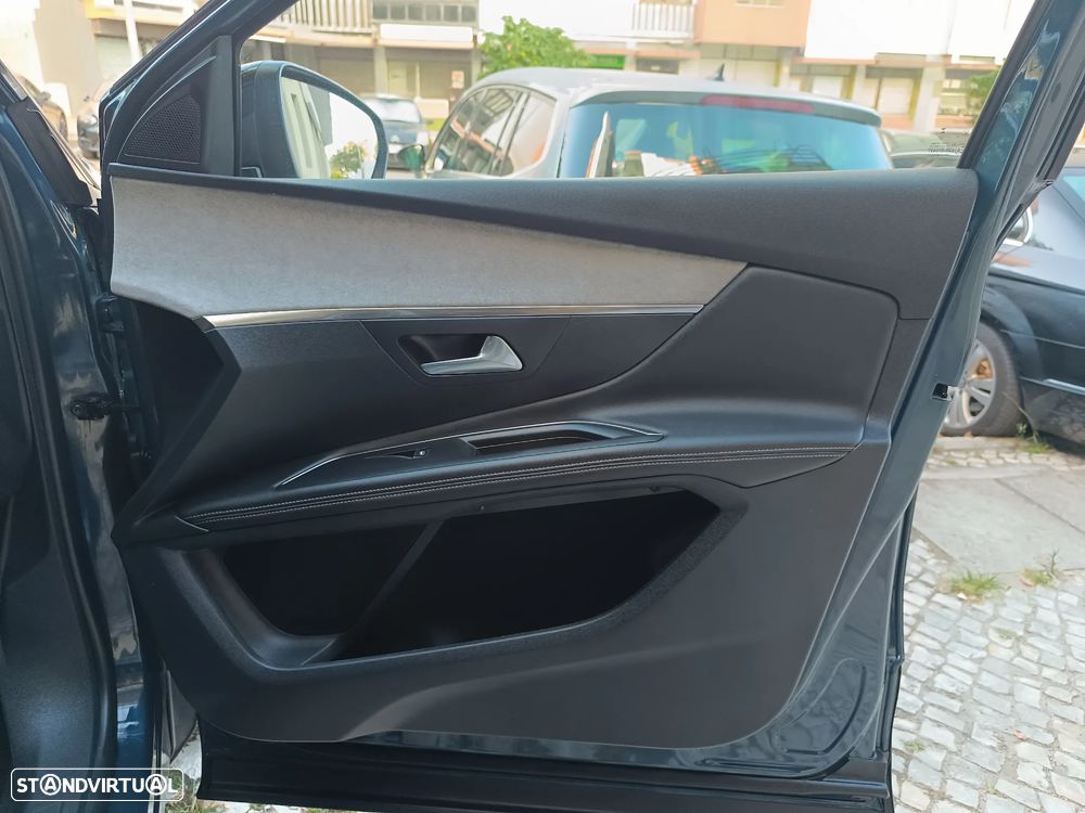 Peugeot 3008 225 e-EAT8 GT - 33