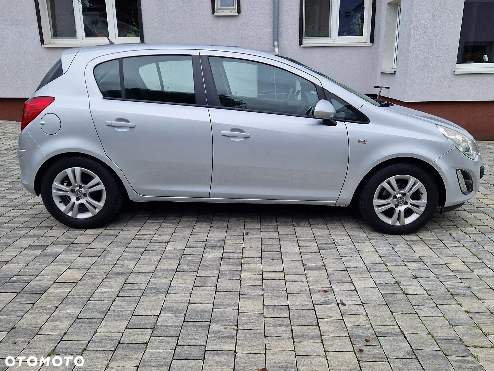 Opel Corsa 1.2 16V Edition 150 - 2