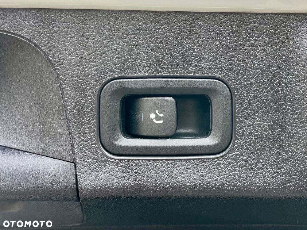 Mercedes-Benz CLA 200 7G-DCT AMG Line - 9