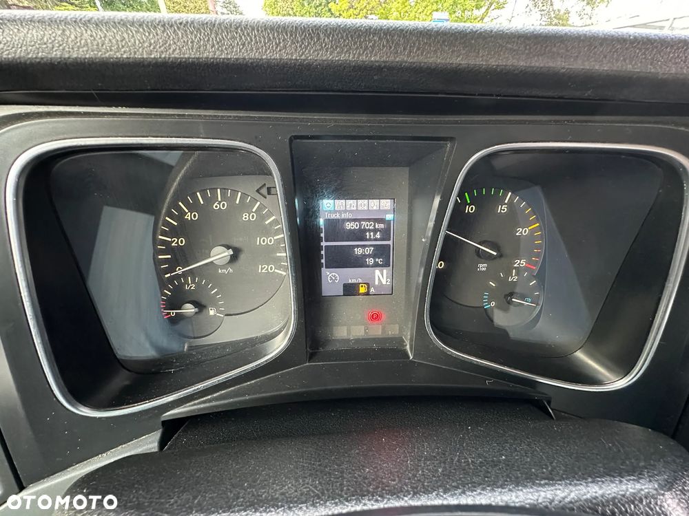 Mercedes-Benz ACTROS MP4 - 32