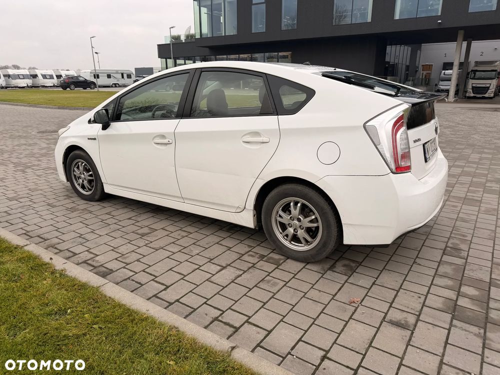 Toyota Prius Hybrid - 4