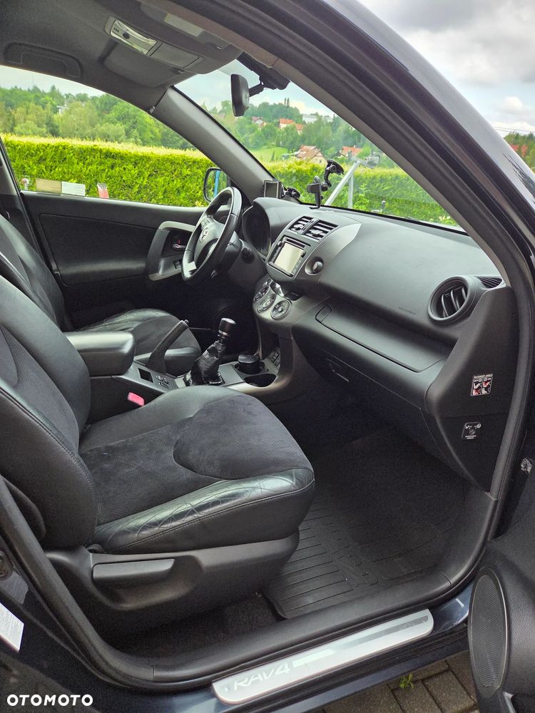 Toyota RAV4 - 8