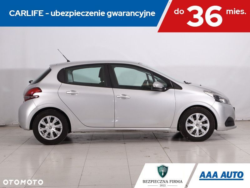 Peugeot 208 - 8