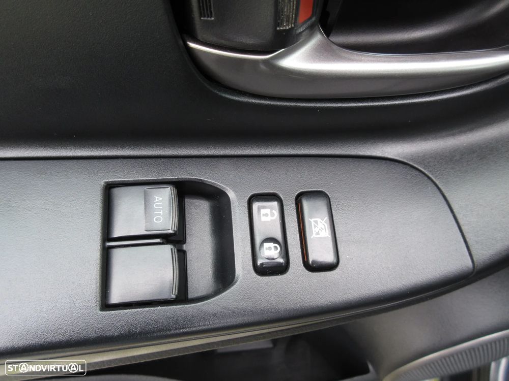 Toyota Yaris 1.4 D-4D Exclusive+P.Techno - 19
