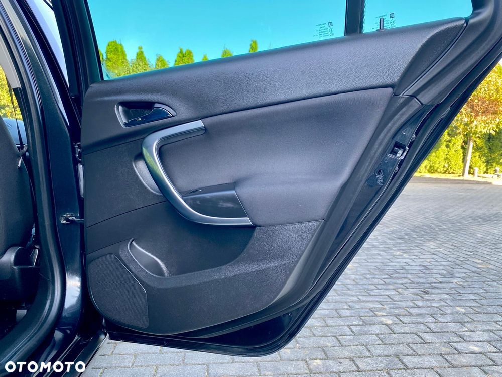 Opel Insignia - 35
