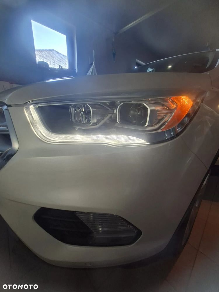 Ford Escape 2.0 EcoBoost AWD Titanium - 23