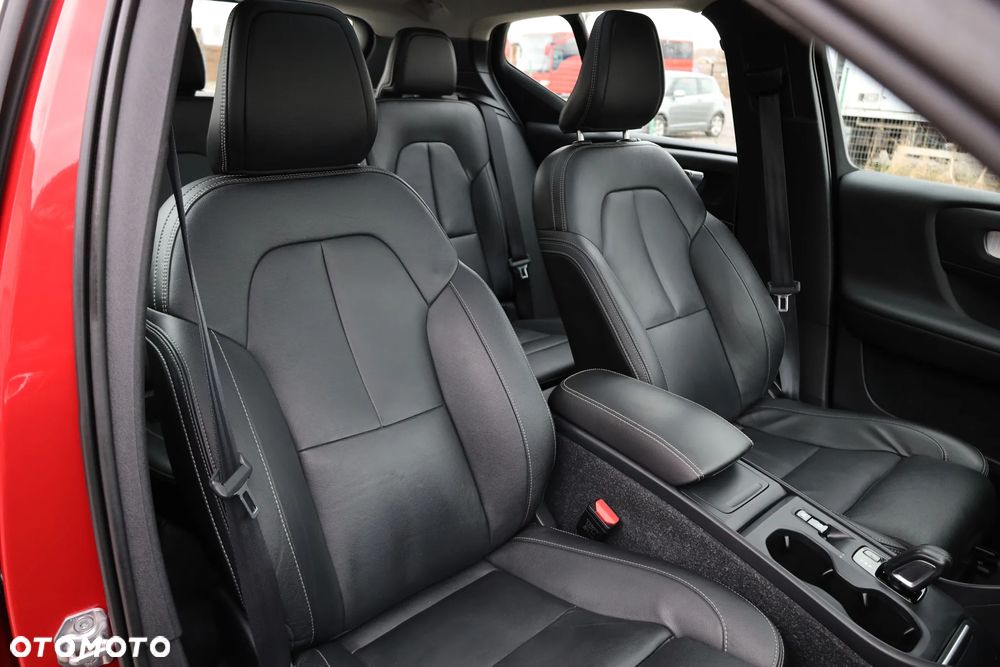 Volvo XC 40 D4 AWD Geartronic R-Design - 22