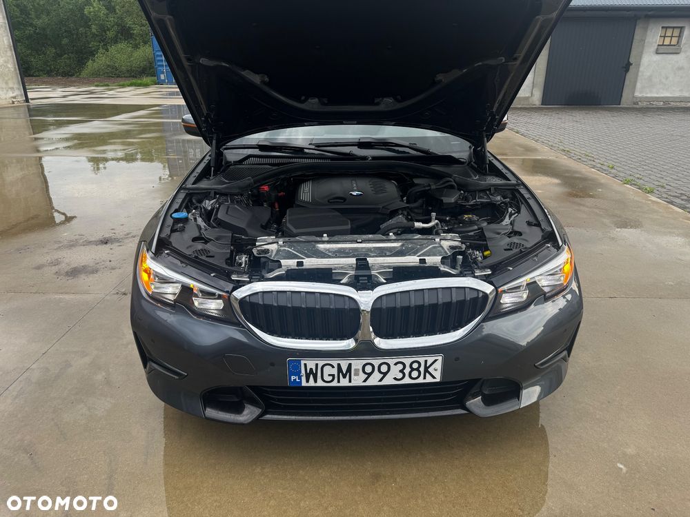 BMW Seria 3 320d xDrive - 14