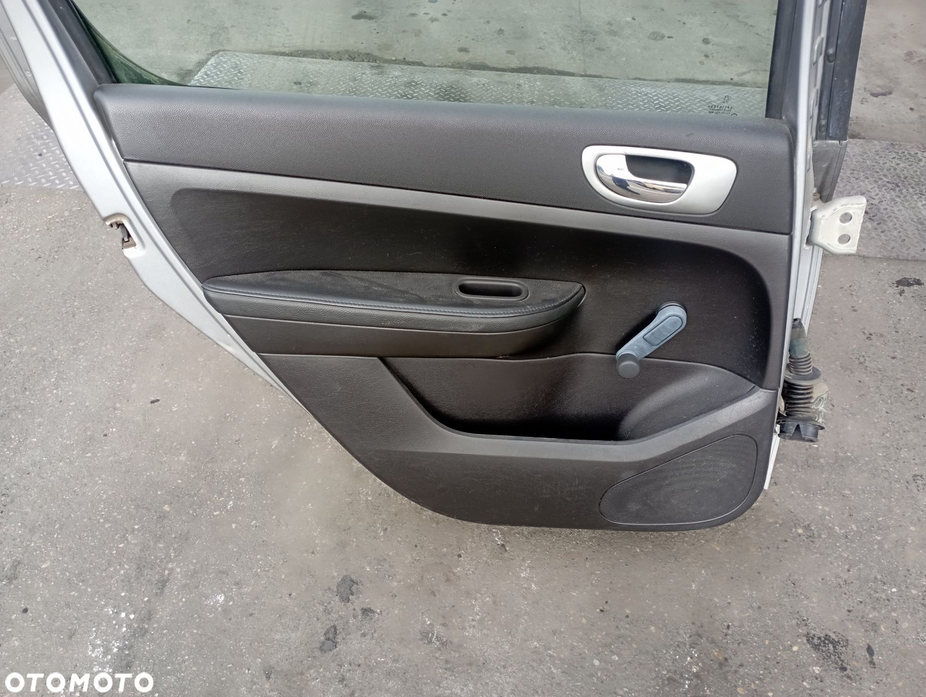 DRZWI LEWY TYŁ HB

 PEUGEOT
 307 EZA - 7
