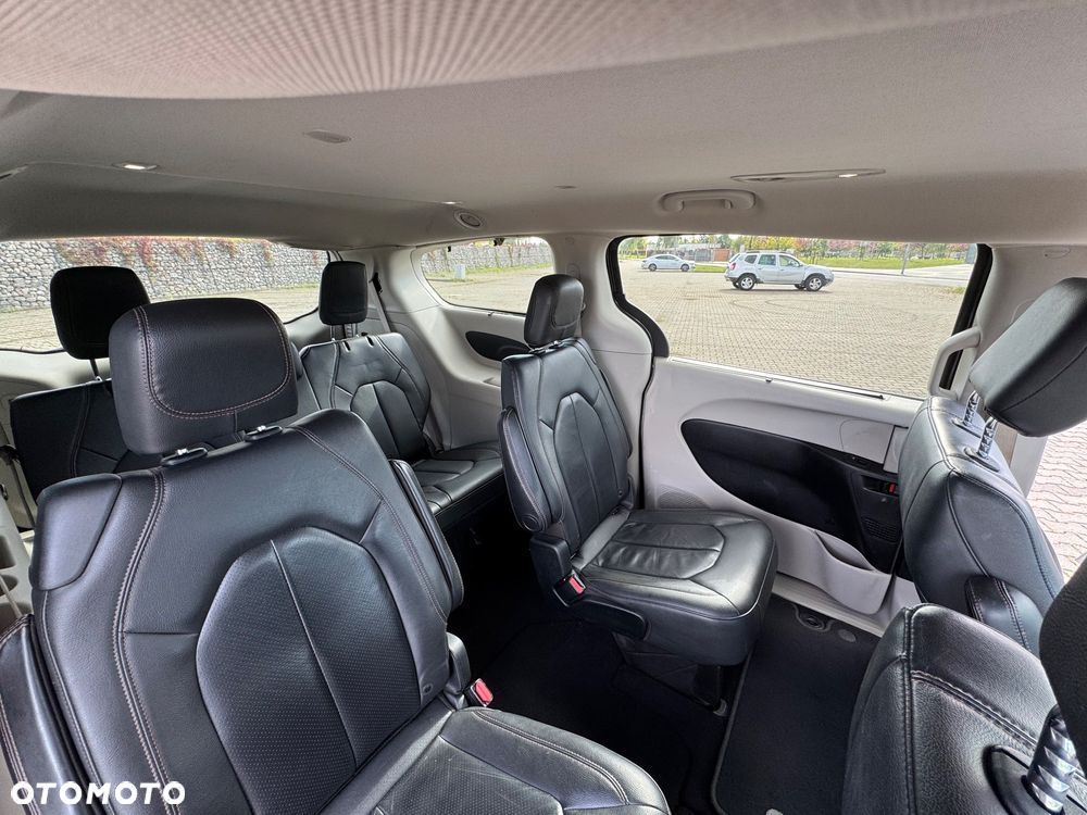 Chrysler Pacifica - 26